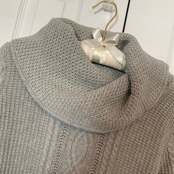 Marshall’s Jeanne Pierre Sweater - Picture 2 of 4